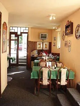 马里昂膳食公寓别墅酒店 3*